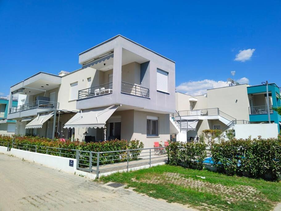 Poolview Apartment Ofrínion Extérieur photo