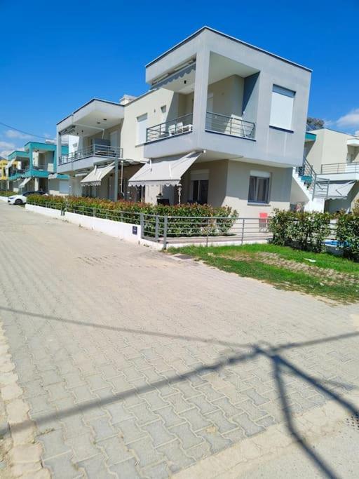 Poolview Apartment Ofrínion Extérieur photo